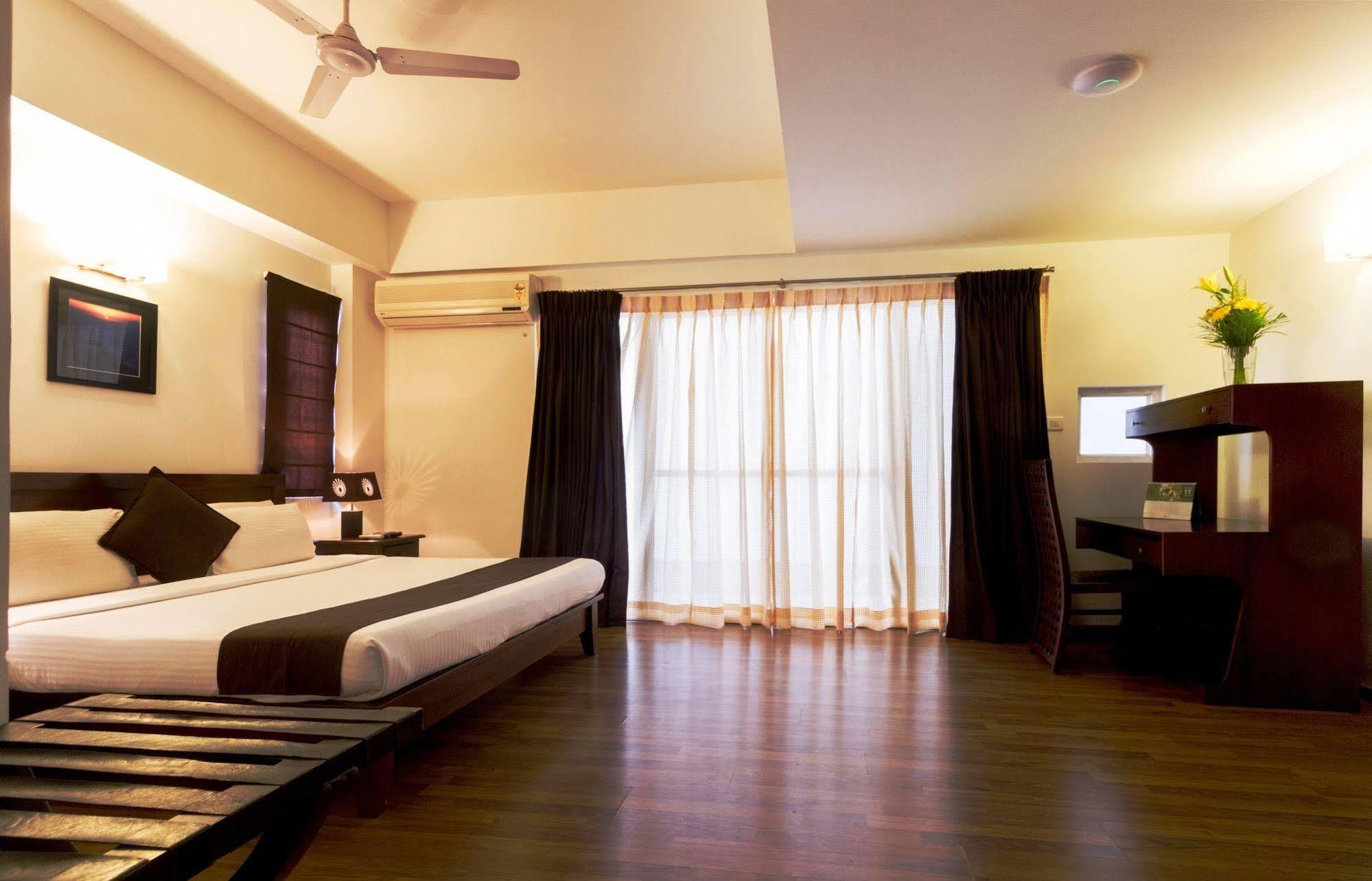 Maple Suites, Serviced Apartments Bangalore Buitenkant foto